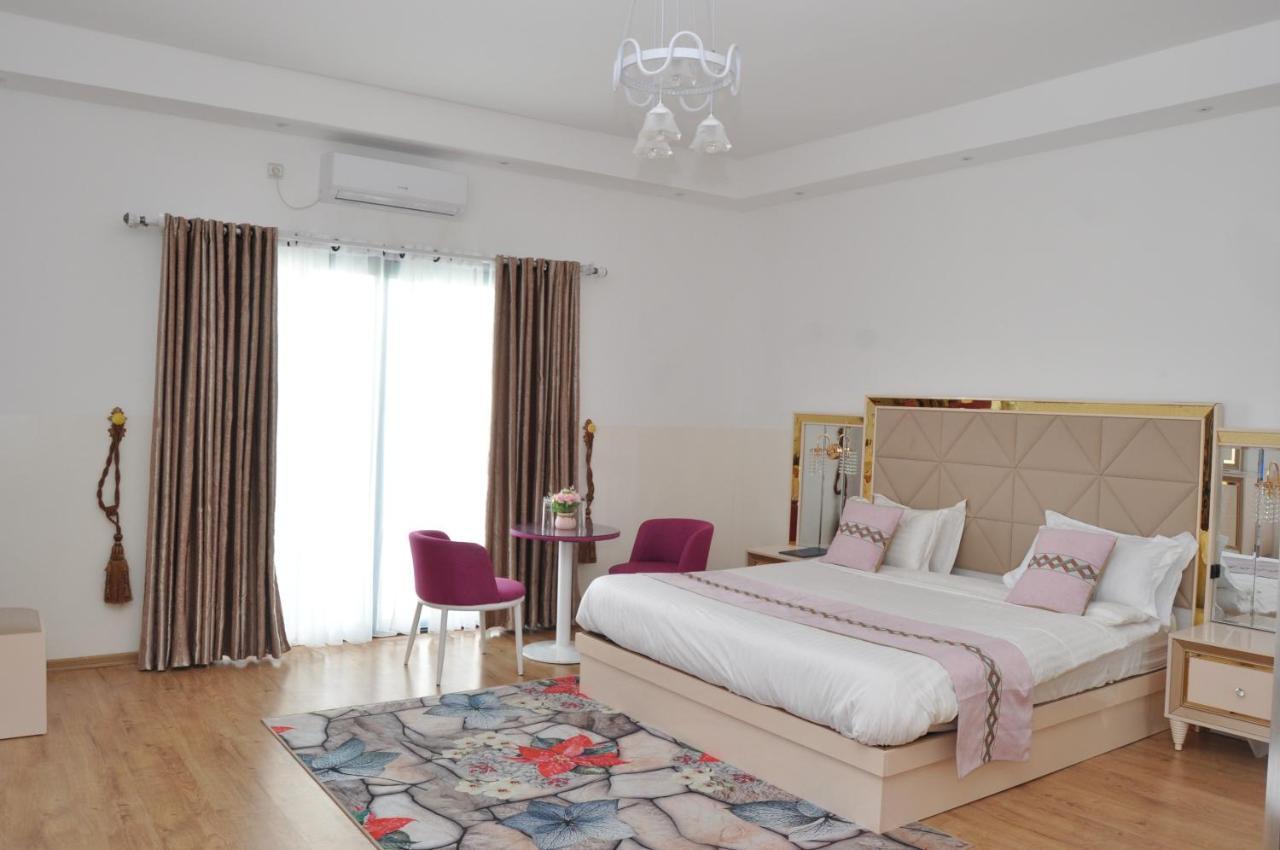 Hotel Sky Blue Mada Alasora Eksteriør bilde