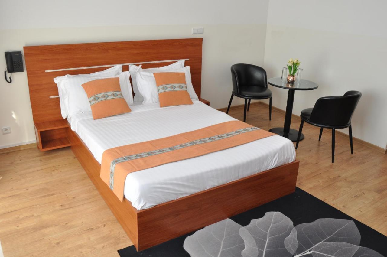 Hotel Sky Blue Mada Alasora Eksteriør bilde